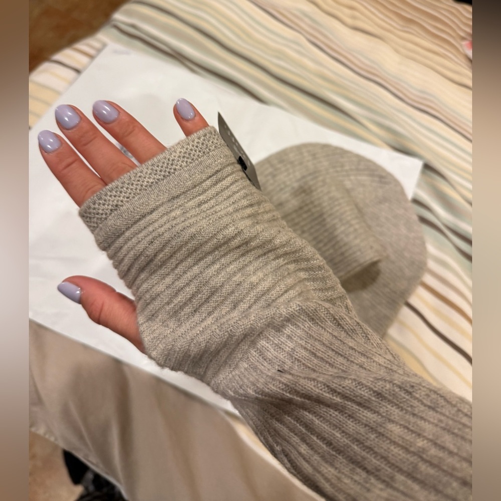 Raffi Shaya cashmere hat and hand warmers set